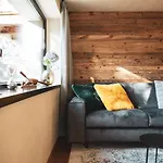 View & Apartment *